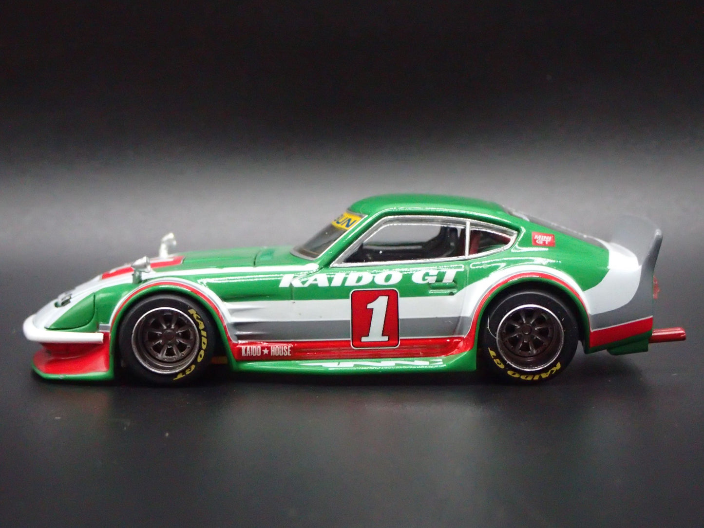 DATSUN FAIRLADY Z KAIDO HOUSE JDM 1/64 SCALE DIORAMA DIECAST MODEL CAR