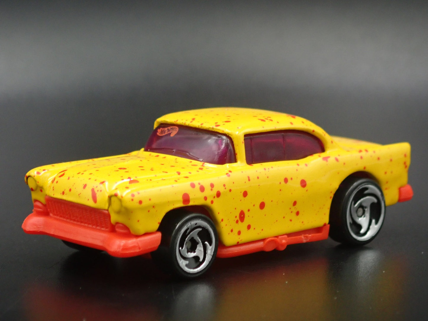 1955 55 CHEVY CHEVROLET BEL AIR 1:64 SCALE COLLECTIBLE DIORAMA DIECAST MODEL CAR