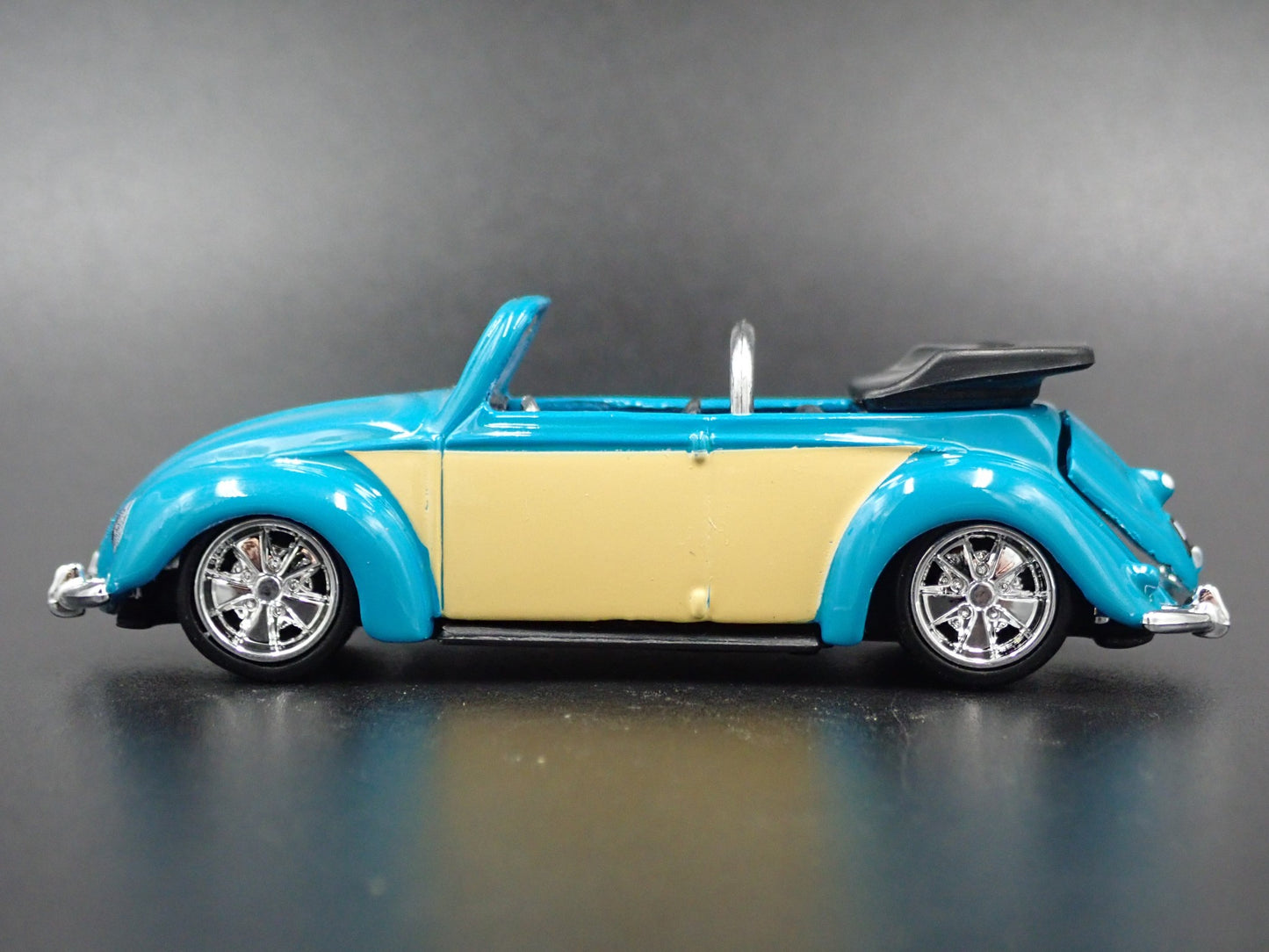 VW VOLKSWAGEN BEETLE BUG CABRIOLET CONVERTIBLE BLUE 1:64 SCALE DIECAST MODEL CAR