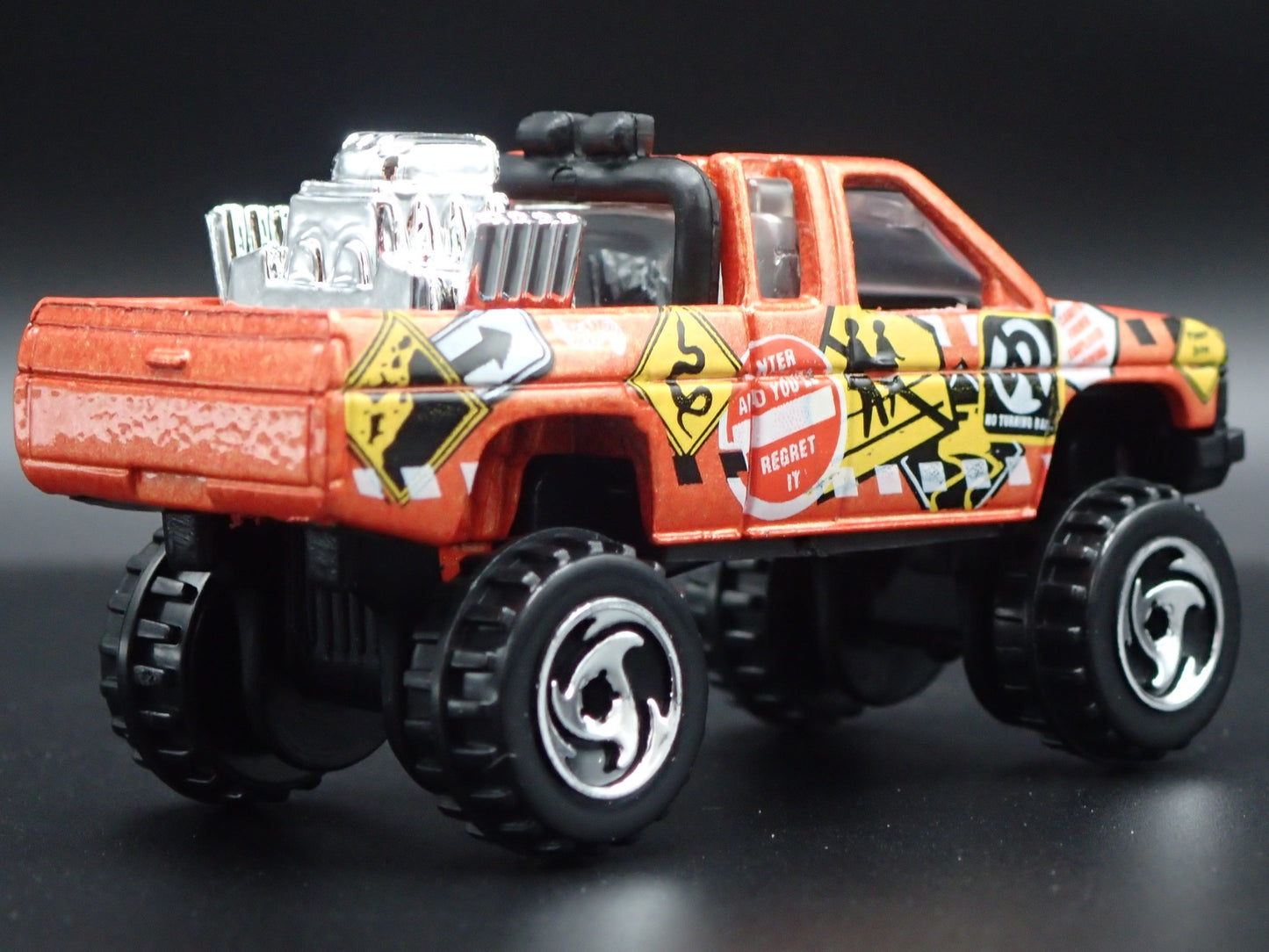 NISSAN HARDBODY 4X4 PICKUP TRUCK ORANGE 1:64 SCALE DIORAMA DIECAST MODEL CAR