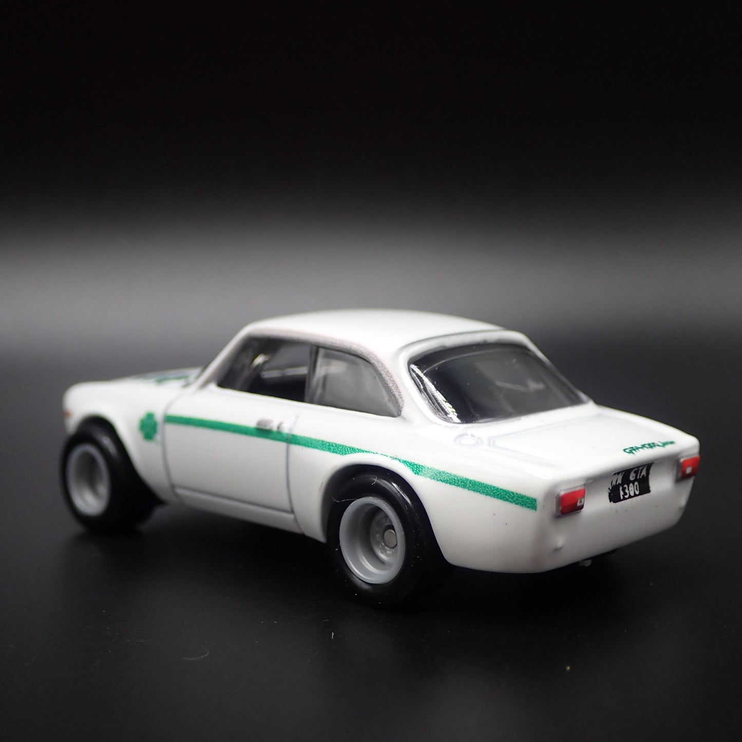 1965-1969 ALFA ROMEO GIULIA SPRINT GTA RARE 1:64 SCALE DIORAMA DIECAST MODEL CAR