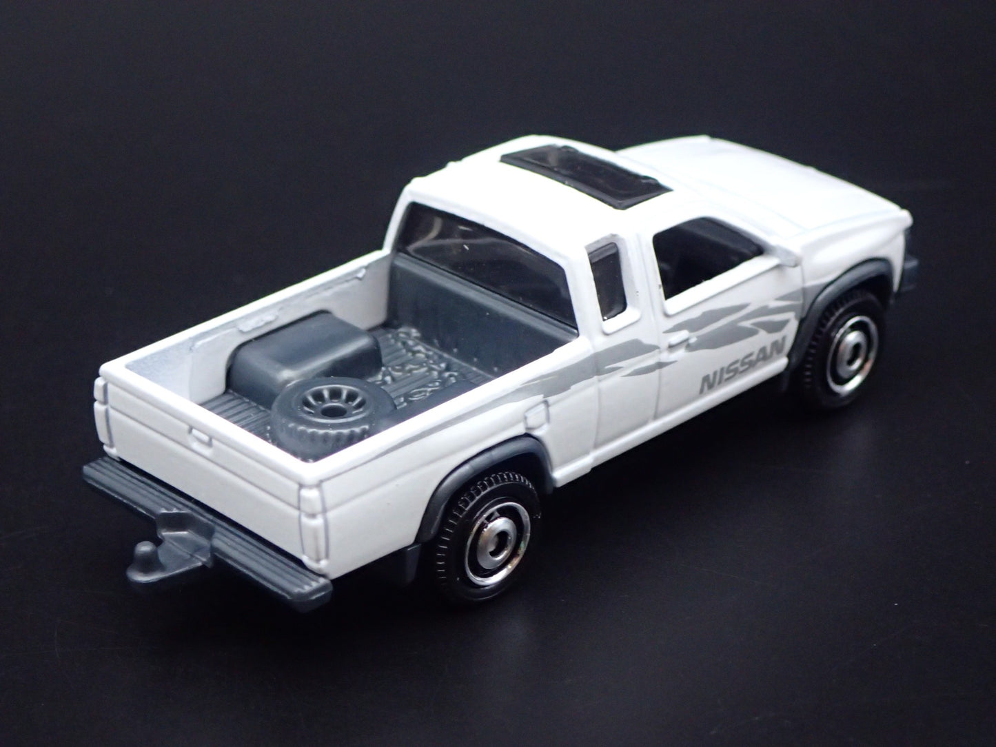 1995 95 NISSAN HARDBODY PICKUP TRUCK D21 W HITCH 1:64 SCALE DIECAST MODEL CAR