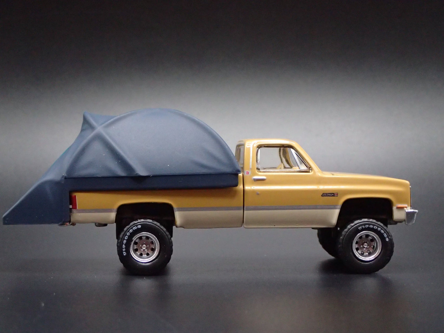 1986 86 GMC SIERRA PICKUP TRUCK SQUAREBODY W TENT 1/64 SCALE DIECAST MODEL CAR