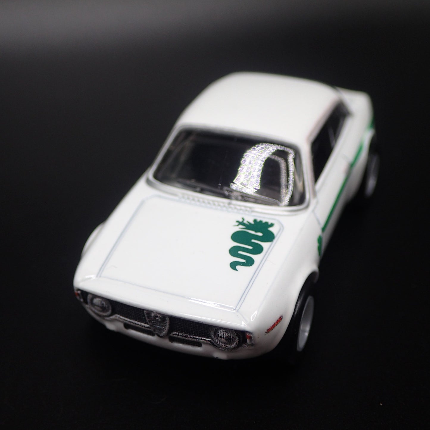 1965-1969 ALFA ROMEO GIULIA SPRINT GTA RARE 1:64 SCALE DIORAMA DIECAST MODEL CAR