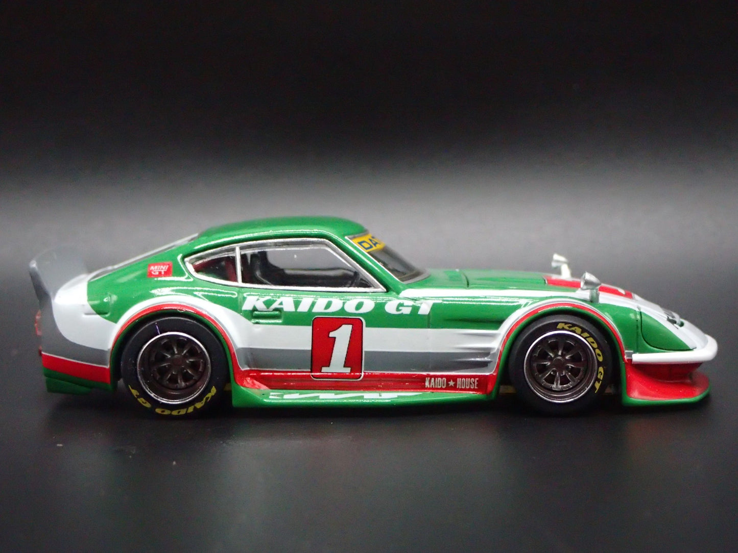 DATSUN FAIRLADY Z KAIDO HOUSE JDM 1/64 SCALE DIORAMA DIECAST MODEL CAR