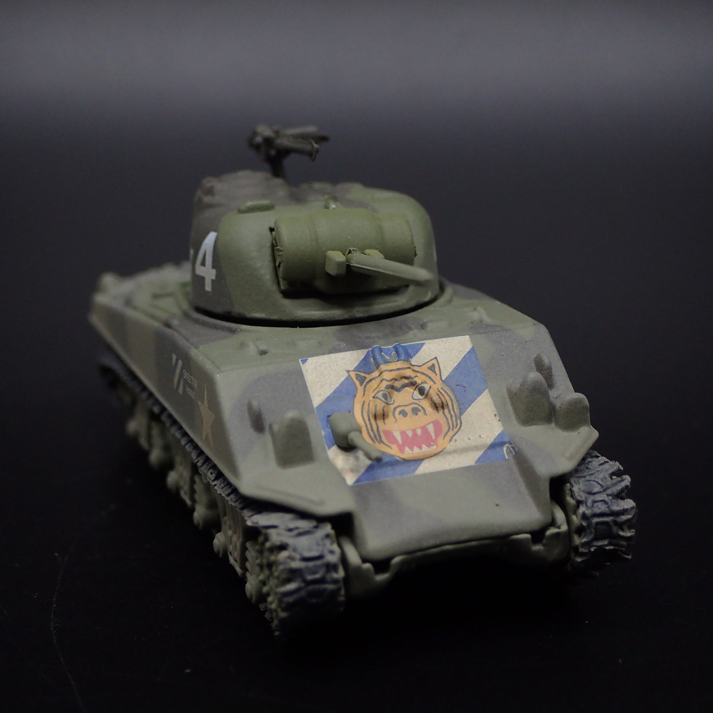 KOREAN WAR M4A3 SHERMAN TANK ARMY MILITARY 1:100 SCALE DIORAMA DIECAST MODEL CAR