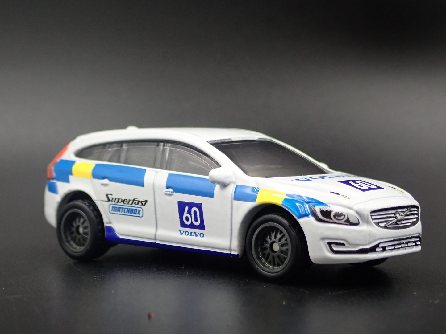 2011-2018 VOLVO V60 STATION WAGON WHITE 1:64 SCALE COLLECTIBLE DIECAST MODEL CAR