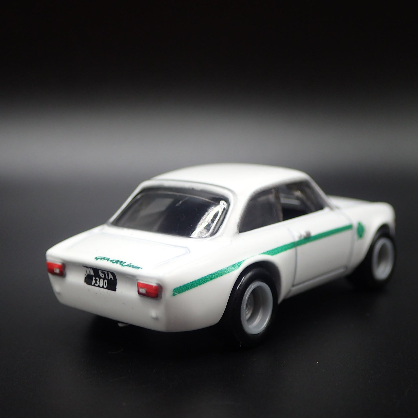 1965-1969 ALFA ROMEO GIULIA SPRINT GTA RARE 1:64 SCALE DIORAMA DIECAST MODEL CAR