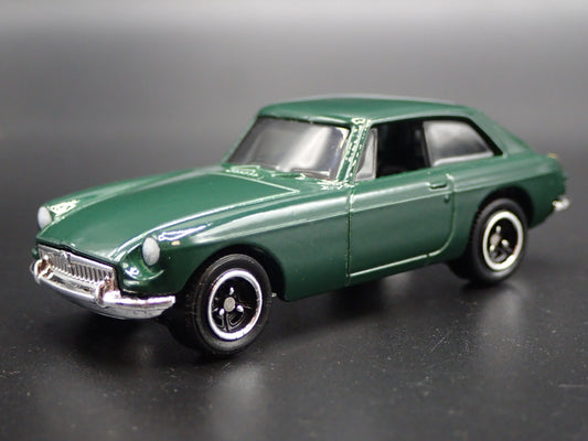 1968-1980 MG MGB GT COUPE GREEN 1:64 SCALE COLLECTIBLE DIORAMA DIECAST MODEL CAR