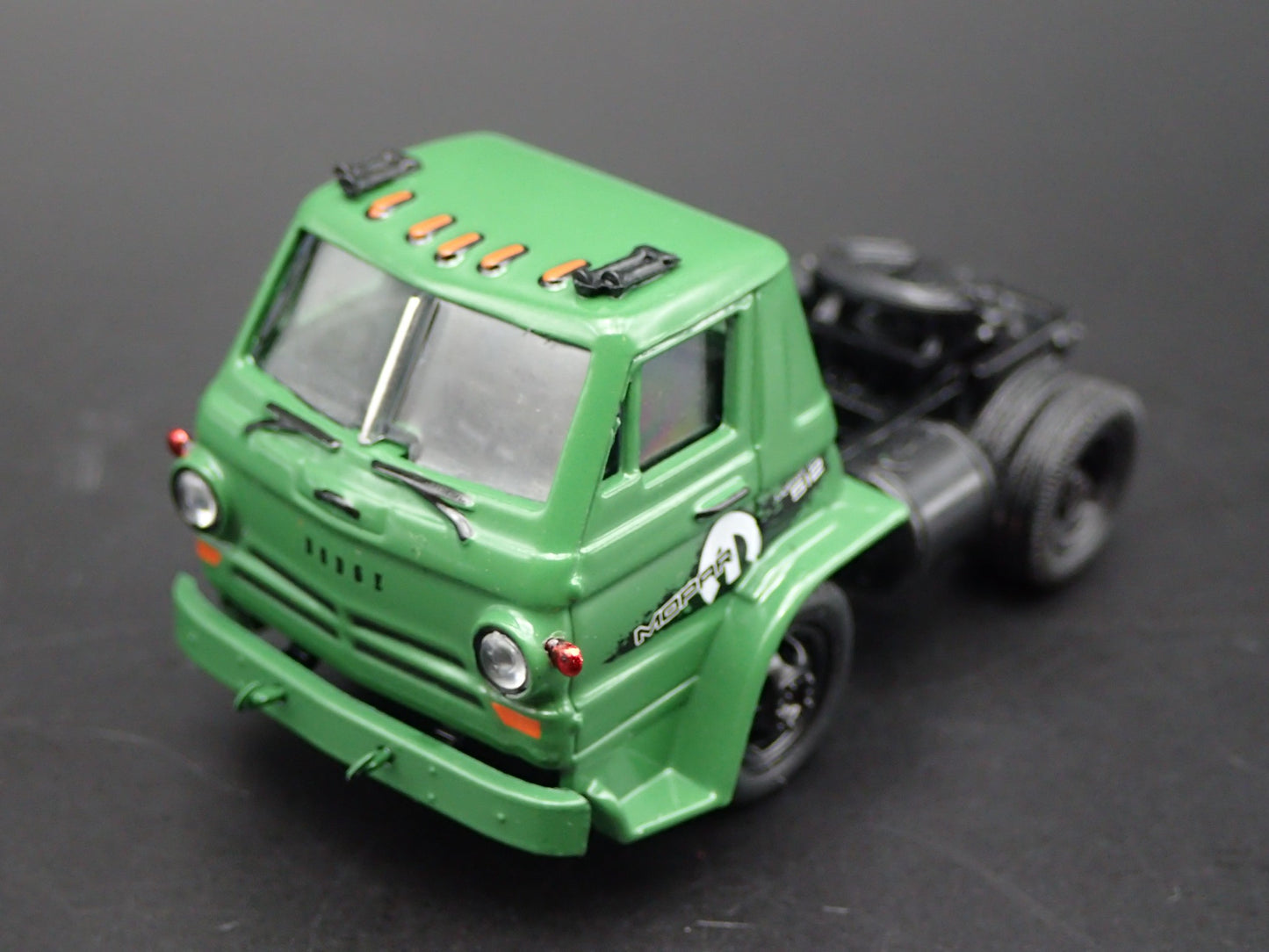 1966 66 DODGE L600 RIG TRUCK MOPAR GREEN 1:64 SCALE DIORAMA DIECAST MODEL CAR