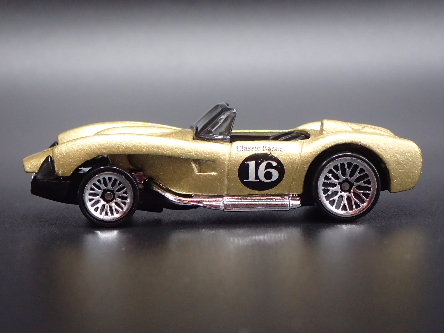 1952-1964 FERRARI 250 CONVERTIBLE GOLD 1:64 SCALE DIORAMA DIECAST MODEL CAR