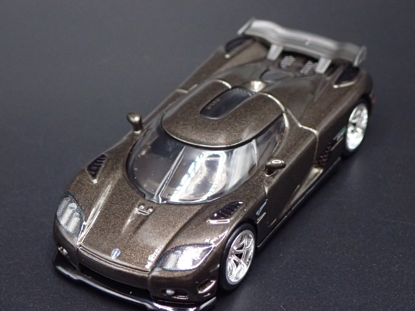 2006-2010 KOENIGSEGG CCXR SUPER CAR BLACK 1:64 SCALE DIORAMA DIECAST MODEL CAR