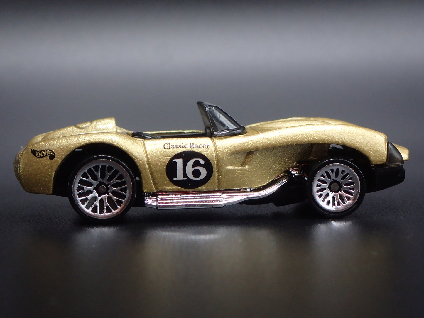 1952-1964 FERRARI 250 CONVERTIBLE GOLD 1:64 SCALE DIORAMA DIECAST MODEL CAR
