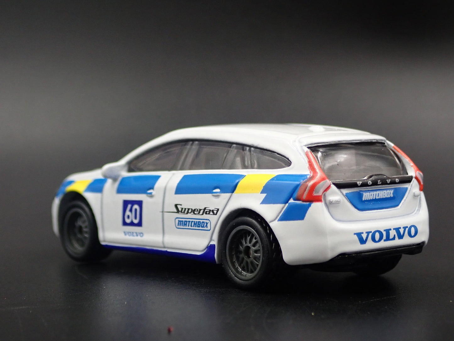 2011-2018 VOLVO V60 STATION WAGON WHITE 1:64 SCALE COLLECTIBLE DIECAST MODEL CAR