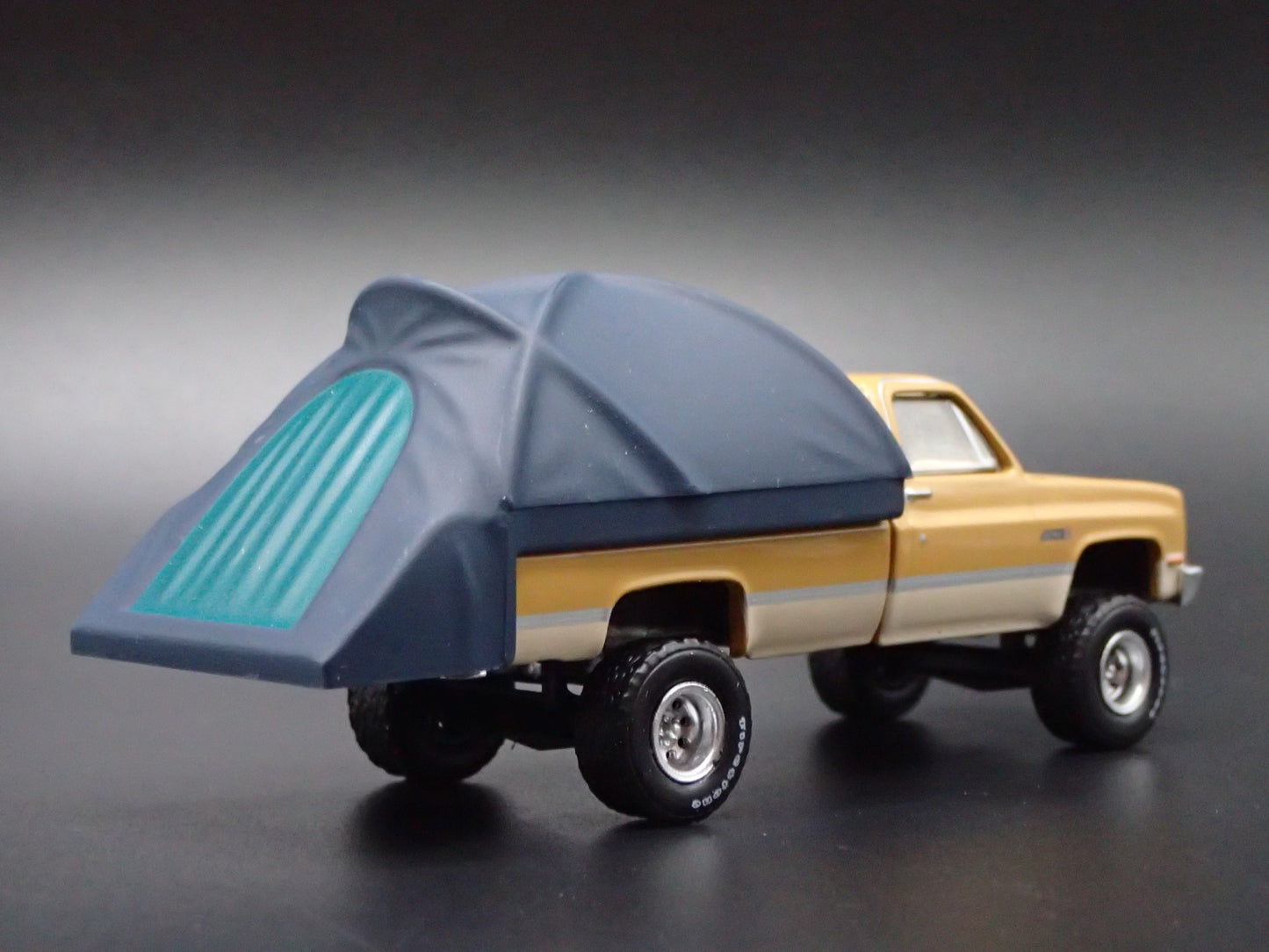 1986 86 GMC SIERRA PICKUP TRUCK SQUAREBODY W TENT 1/64 SCALE DIECAST MODEL CAR
