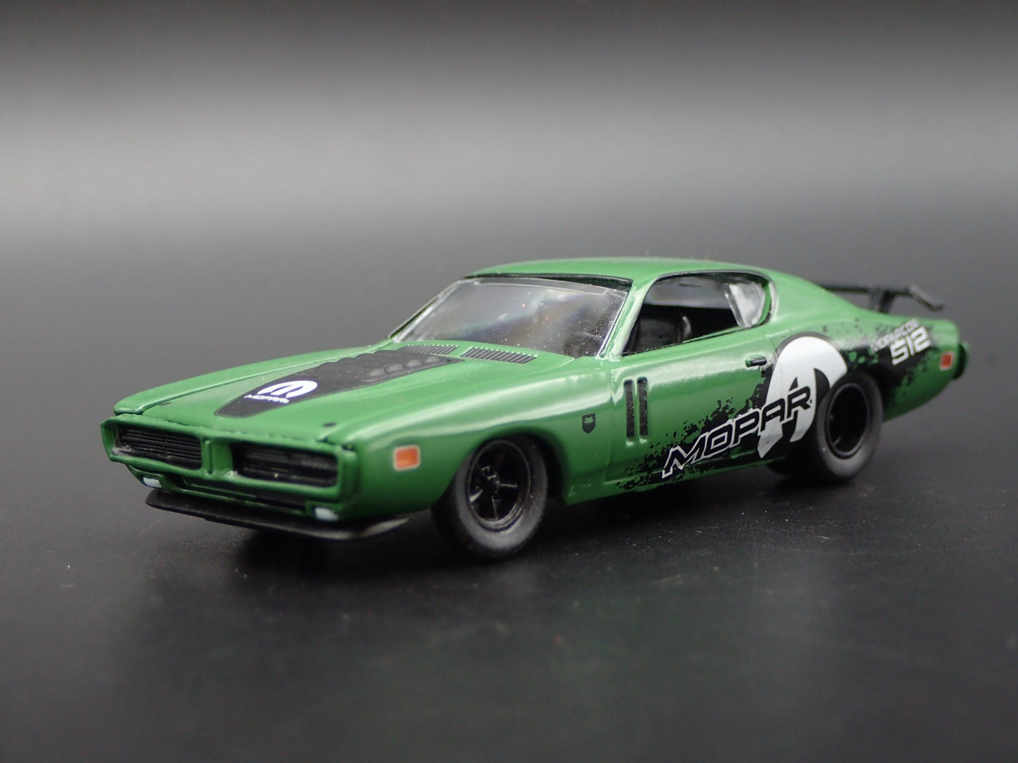 1971 71 DODGE CHARGER MOPAR 1/64 SCALE COLLECTIBLE DIORAMA DIECAST MODEL CAR