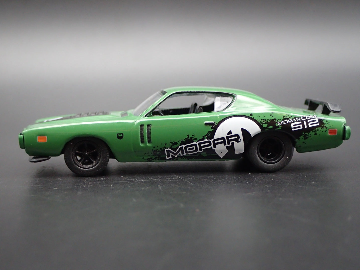 1971 71 DODGE CHARGER MOPAR 1/64 SCALE COLLECTIBLE DIORAMA DIECAST MODEL CAR
