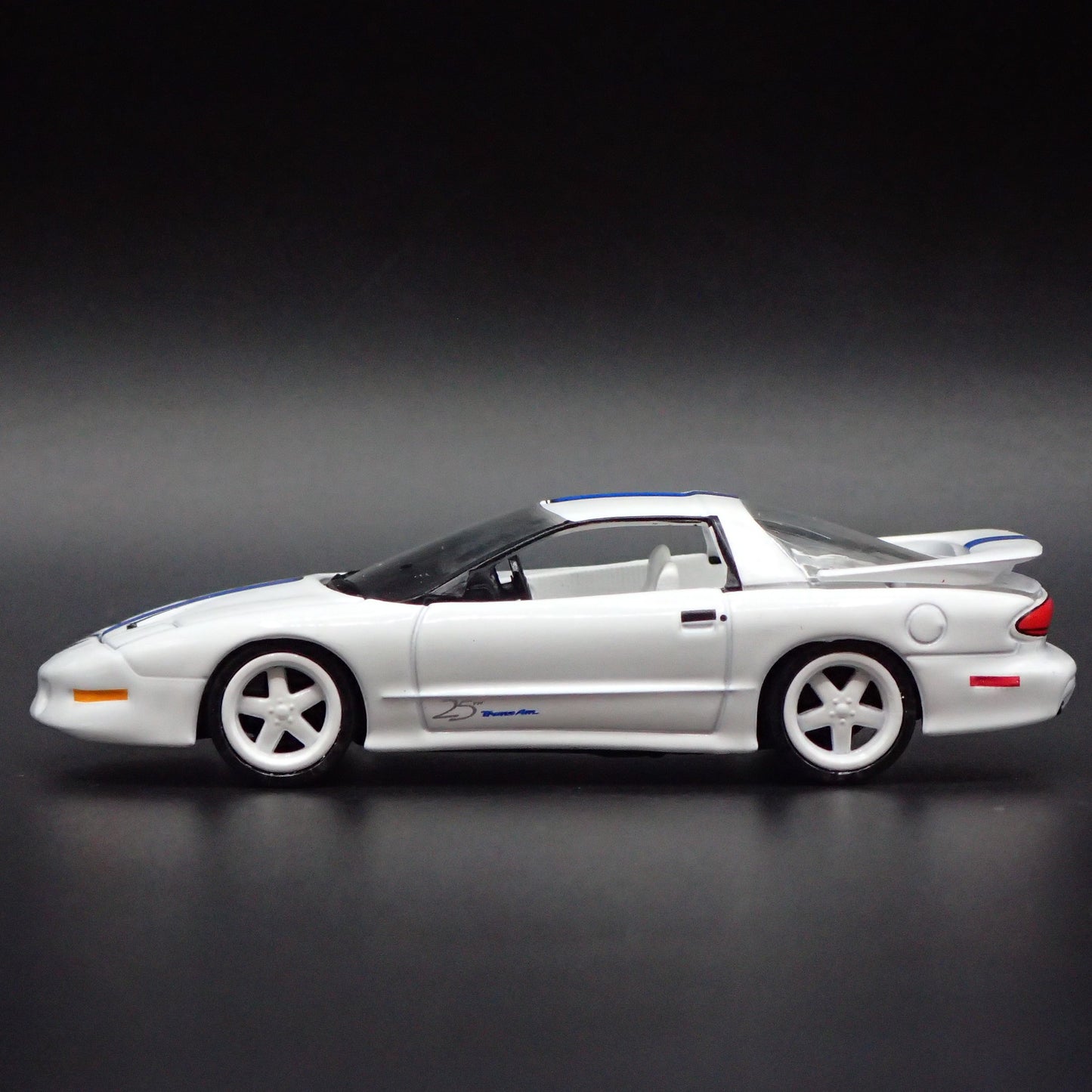 1994 94 PONTIAC FIREBIRD TRANS AM T/A 1:64 SCALE COLLECTIBLE DIECAST MODEL CAR