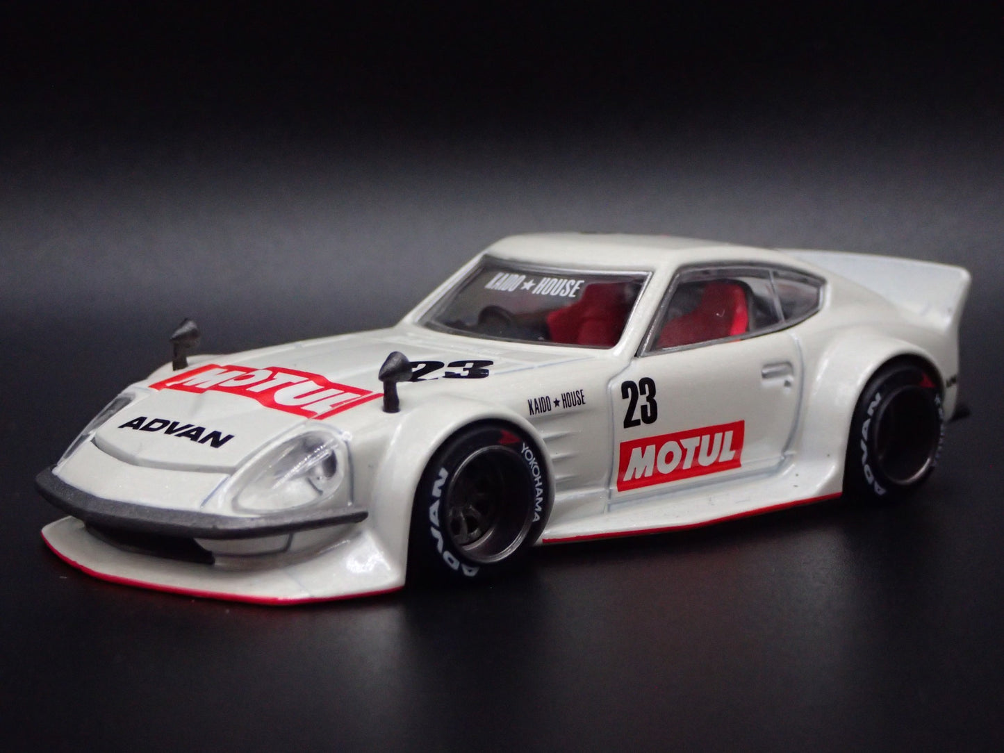 DATSUN FAIRLADY Z MOTUL V3 KADIO HOUSE JDM 1/64 SCALE DIORAMA DIECAST MODEL CAR