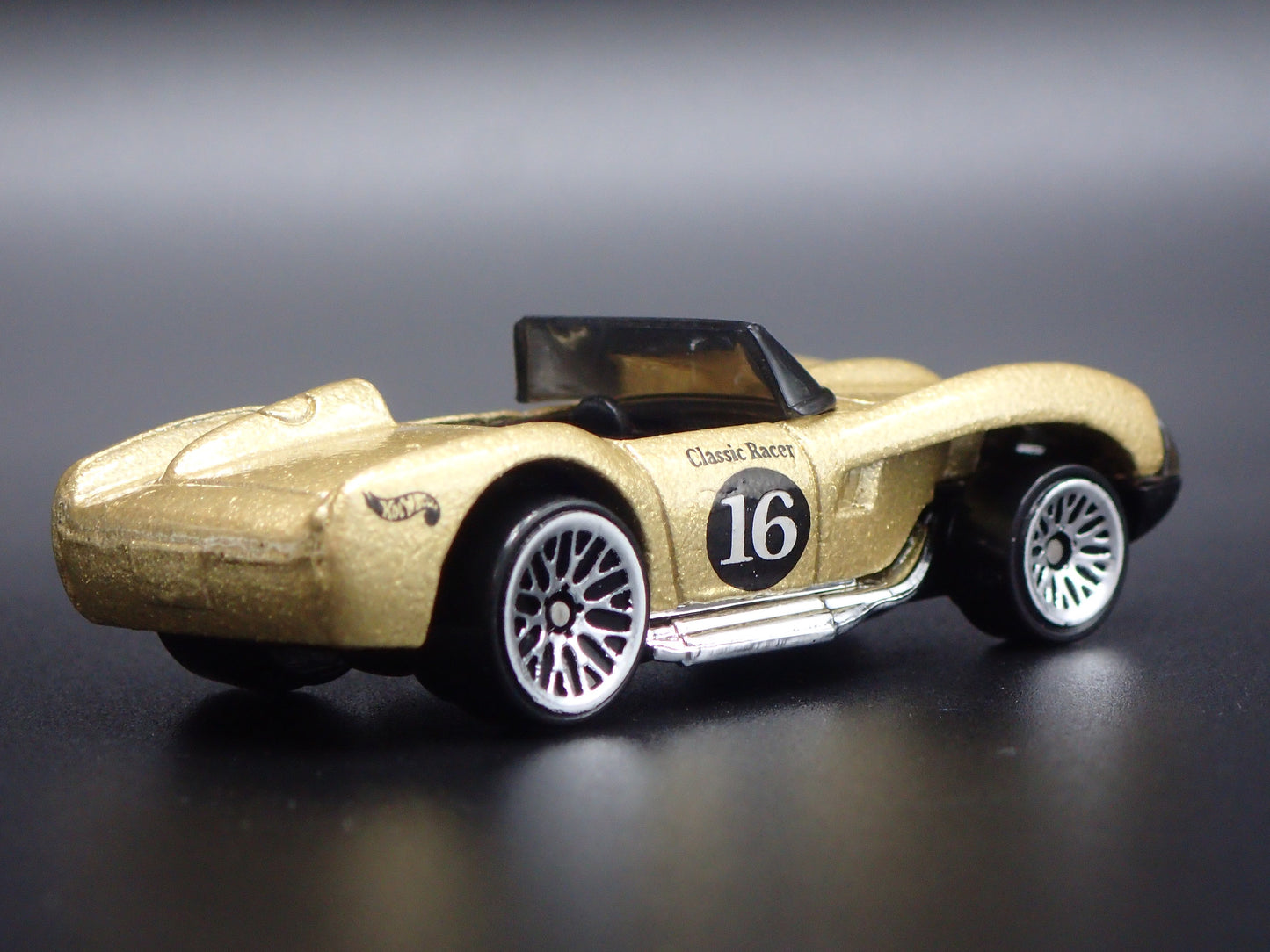 1952-1964 FERRARI 250 CONVERTIBLE GOLD 1:64 SCALE DIORAMA DIECAST MODEL CAR