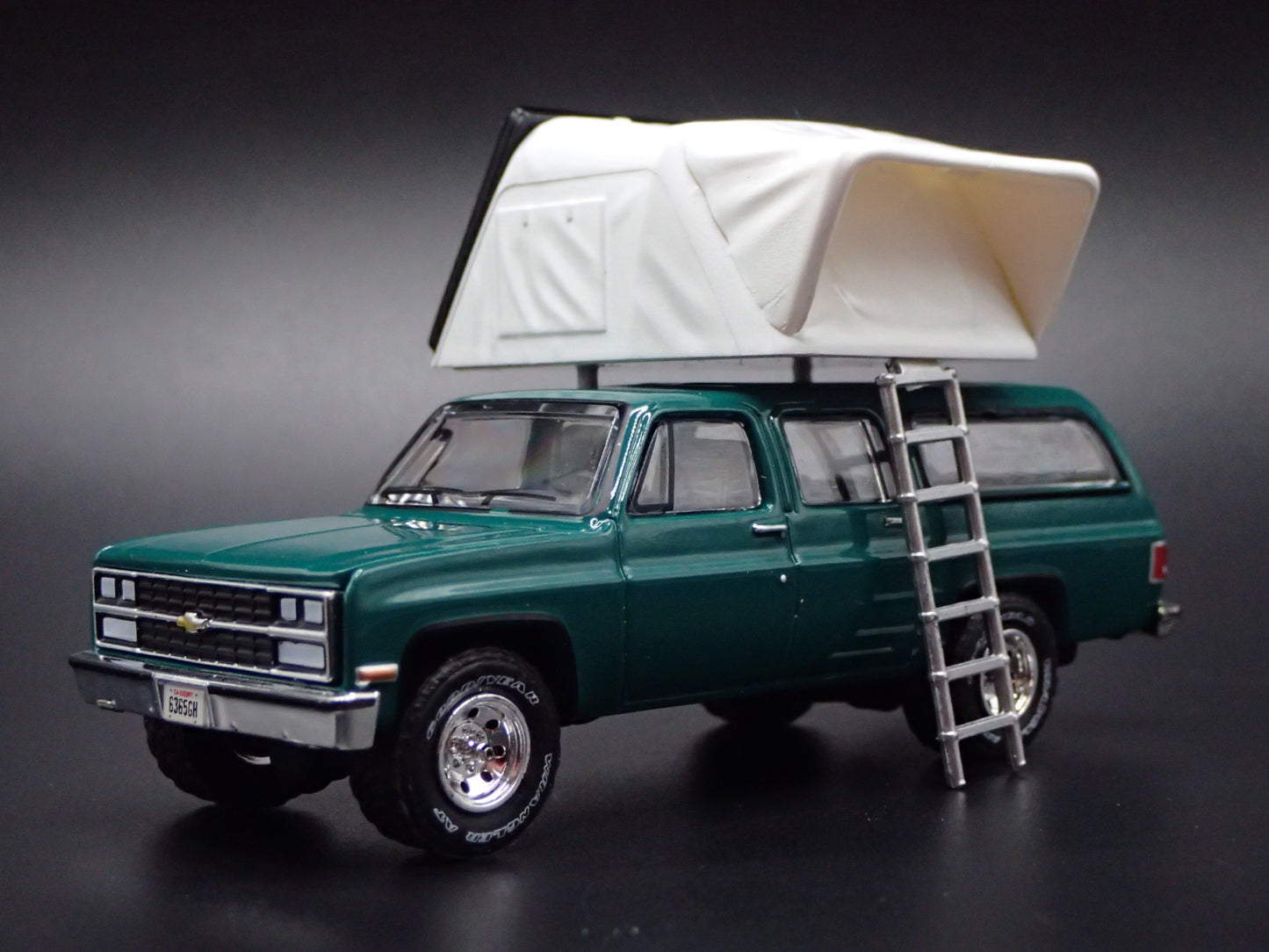 1973-1991 CHEVY CHEVROLET SUBURBAN w TENT GREEN 1:64 SCALE DIECAST MODEL CAR