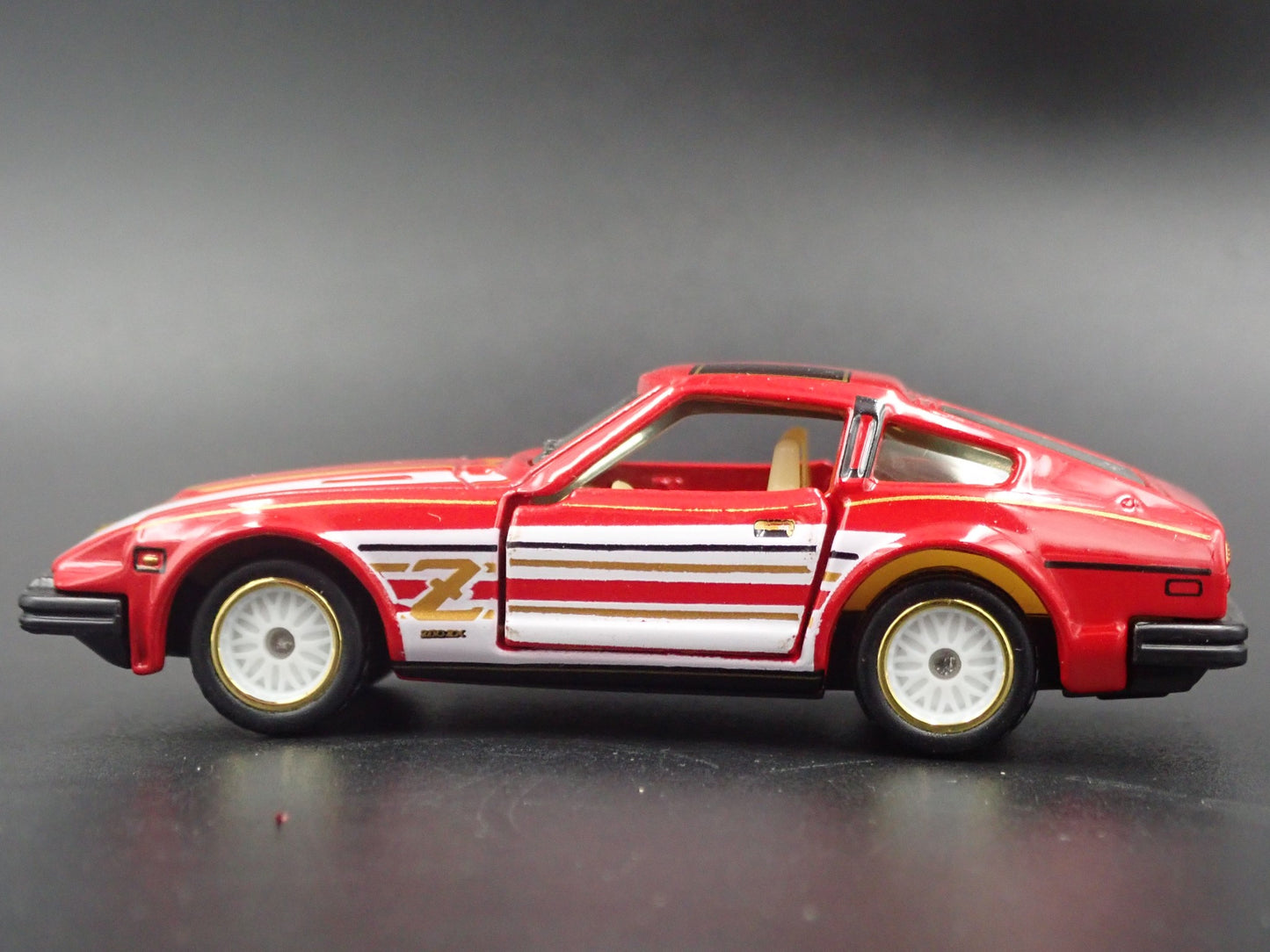 1982 82 DATSUN 280ZX JDM RED 1:64 SCALE COLLECTIBLE DIORAMA DIECAST MODEL CAR