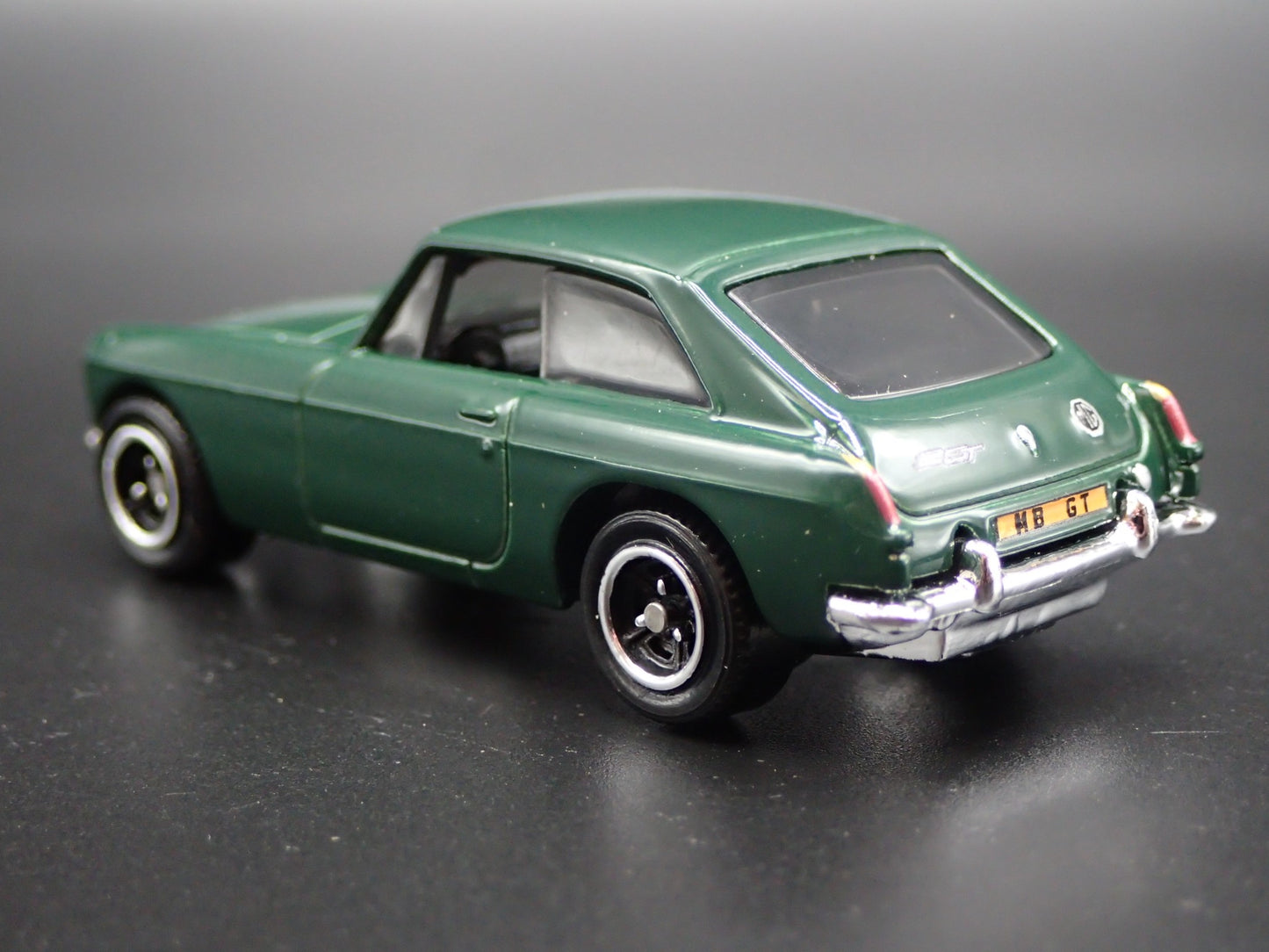 1968-1980 MG MGB GT COUPE GREEN 1:64 SCALE COLLECTIBLE DIORAMA DIECAST MODEL CAR