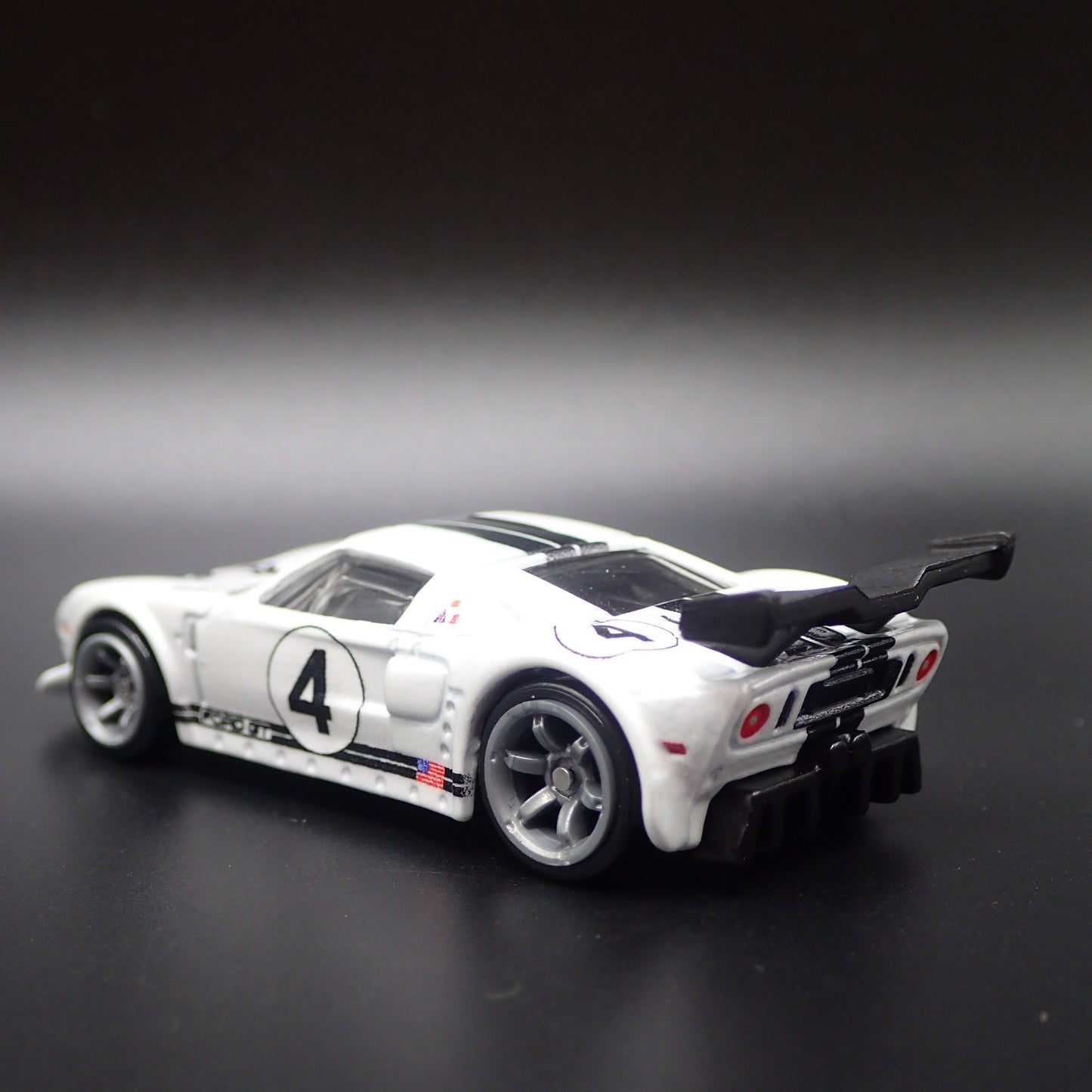 2005-2006 FORD GT RACE CAR WHITE 1:64 SCALE COLLECTIBLE DIECAST MODEL CAR
