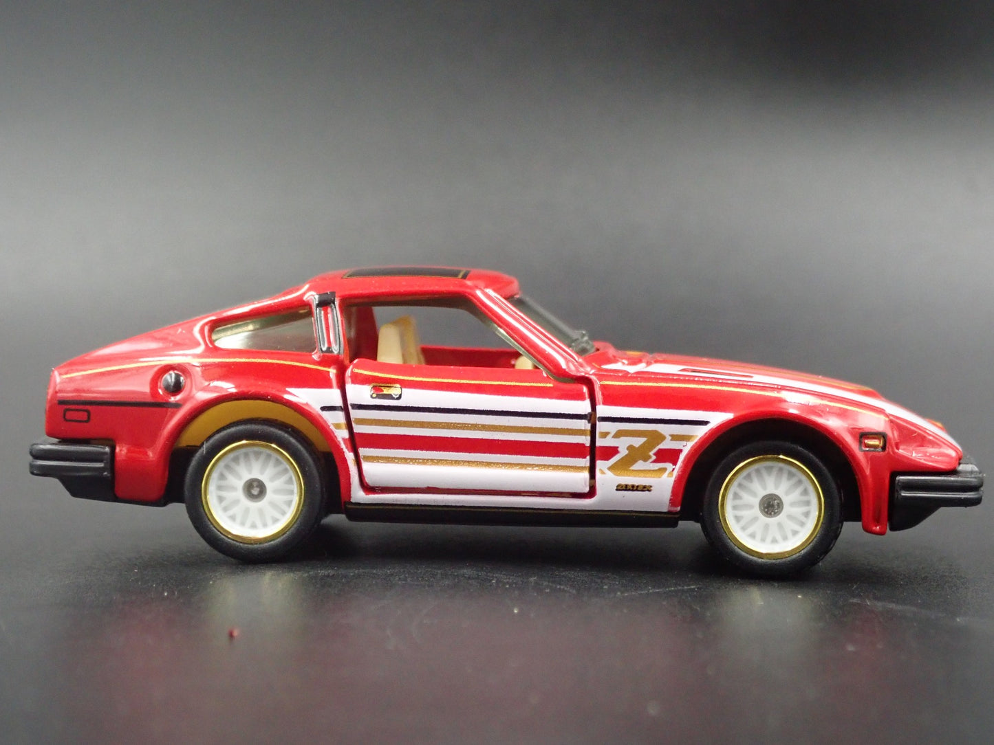 1982 82 DATSUN 280ZX JDM RED 1:64 SCALE COLLECTIBLE DIORAMA DIECAST MODEL CAR