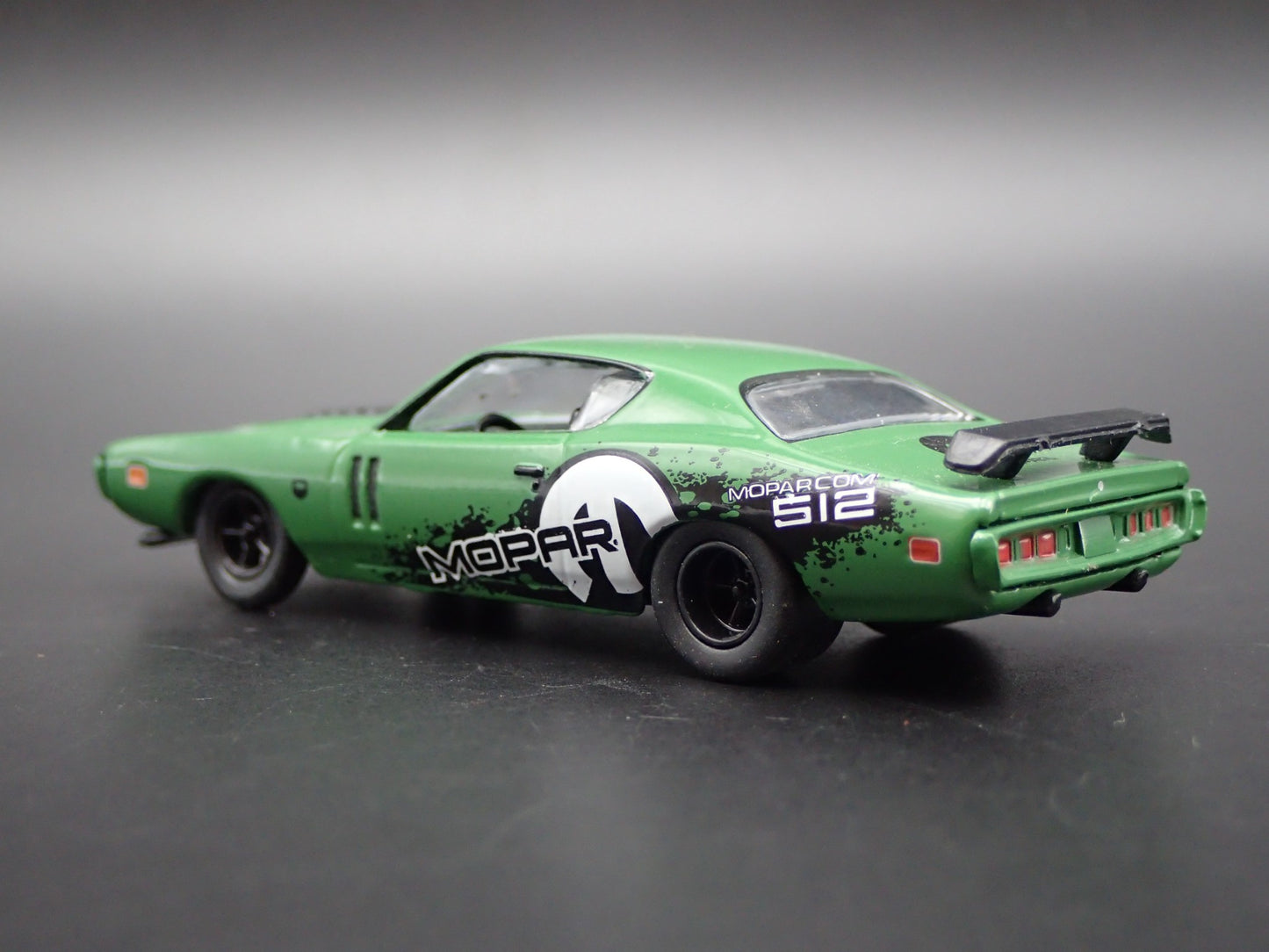 1971 71 DODGE CHARGER MOPAR 1/64 SCALE COLLECTIBLE DIORAMA DIECAST MODEL CAR