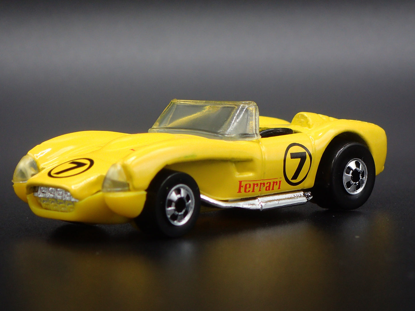 1952-1964 FERRARI 250 CONVERTIBLE YELLOW 1:64 SCALE DIORAMA DIECAST MODEL CAR