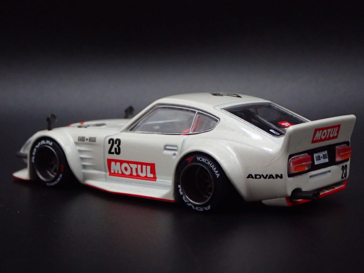 DATSUN FAIRLADY Z MOTUL V3 KADIO HOUSE JDM 1/64 SCALE DIORAMA DIECAST MODEL CAR