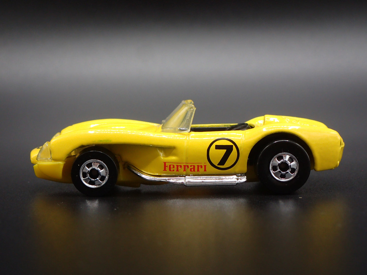 1952-1964 FERRARI 250 CONVERTIBLE YELLOW 1:64 SCALE DIORAMA DIECAST MODEL CAR