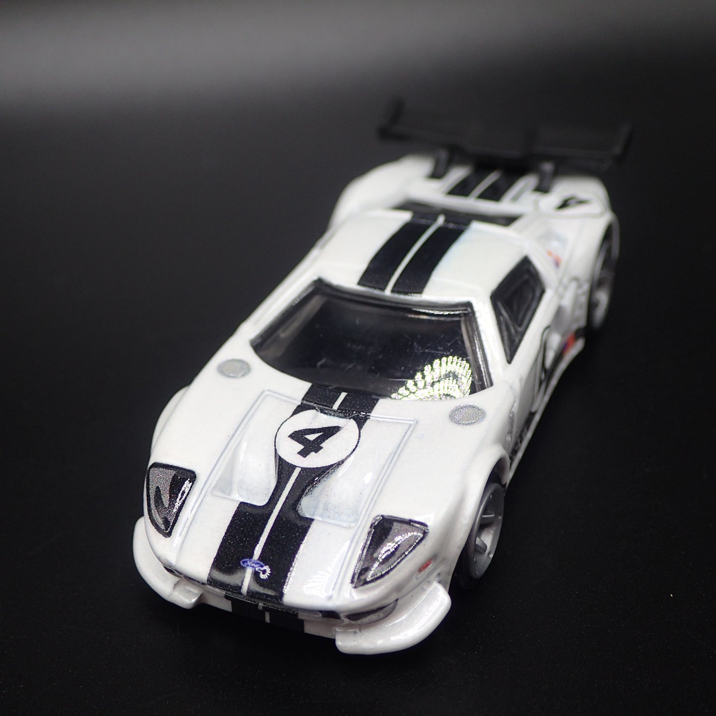 2005-2006 FORD GT RACE CAR WHITE 1:64 SCALE COLLECTIBLE DIECAST MODEL CAR