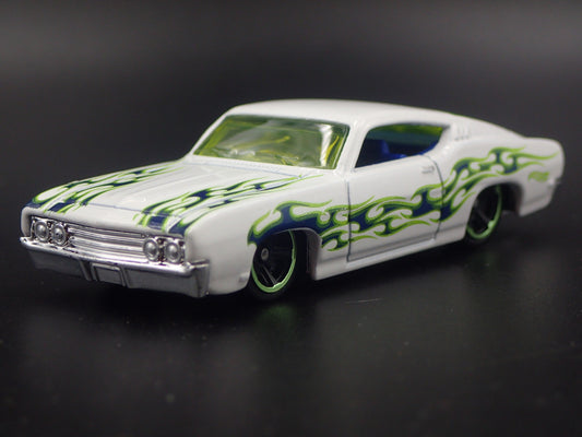 1969 69 FORD TORINO TALLADEGA 1:64 SCALE COLLECTIBLE DIORAMA DIECAST MODEL CAR