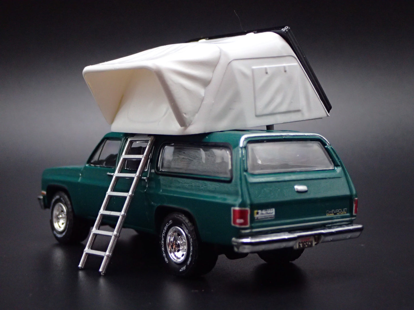 1973-1991 CHEVY CHEVROLET SUBURBAN w TENT GREEN 1:64 SCALE DIECAST MODEL CAR