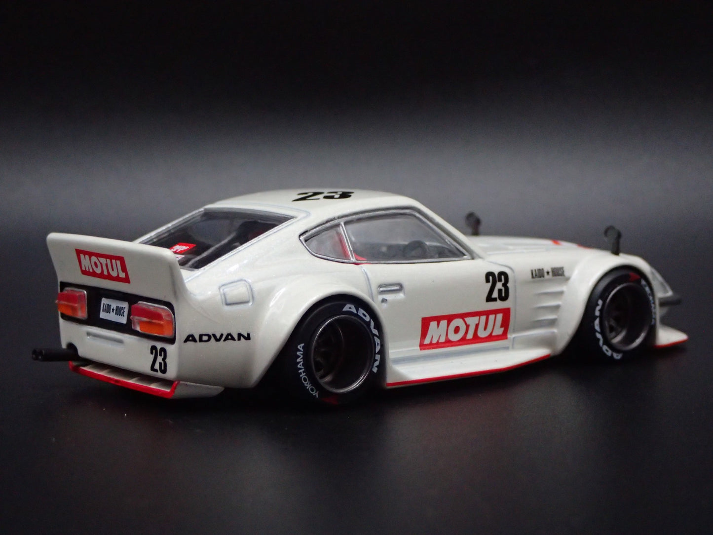 DATSUN FAIRLADY Z MOTUL V3 KADIO HOUSE JDM 1/64 SCALE DIORAMA DIECAST MODEL CAR