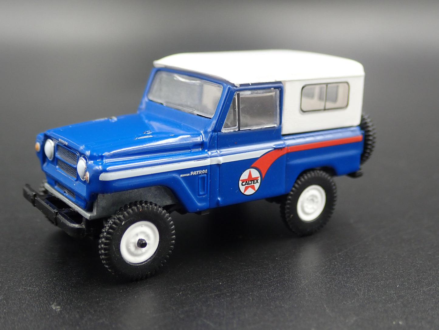 1960-1980 NISSAN PATROL SUV TRUCK CALEX 1:64 SCALE DIORAMA DIECAST MODEL CAR