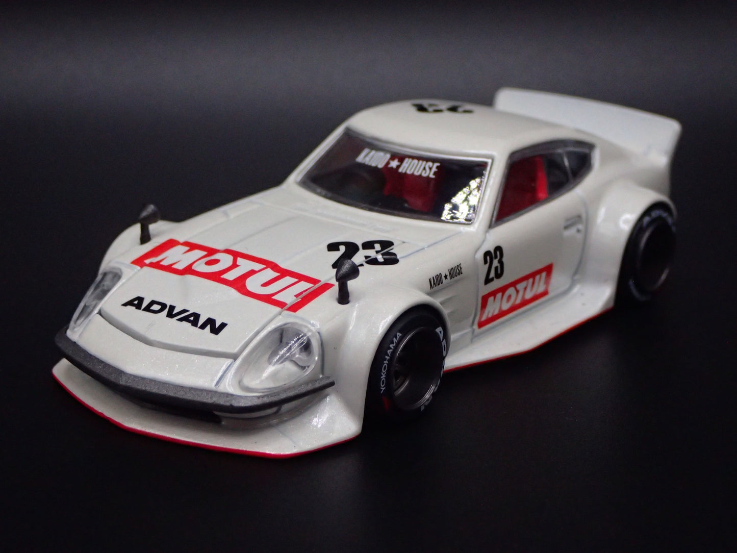 DATSUN FAIRLADY Z MOTUL V3 KADIO HOUSE JDM 1/64 SCALE DIORAMA DIECAST MODEL CAR