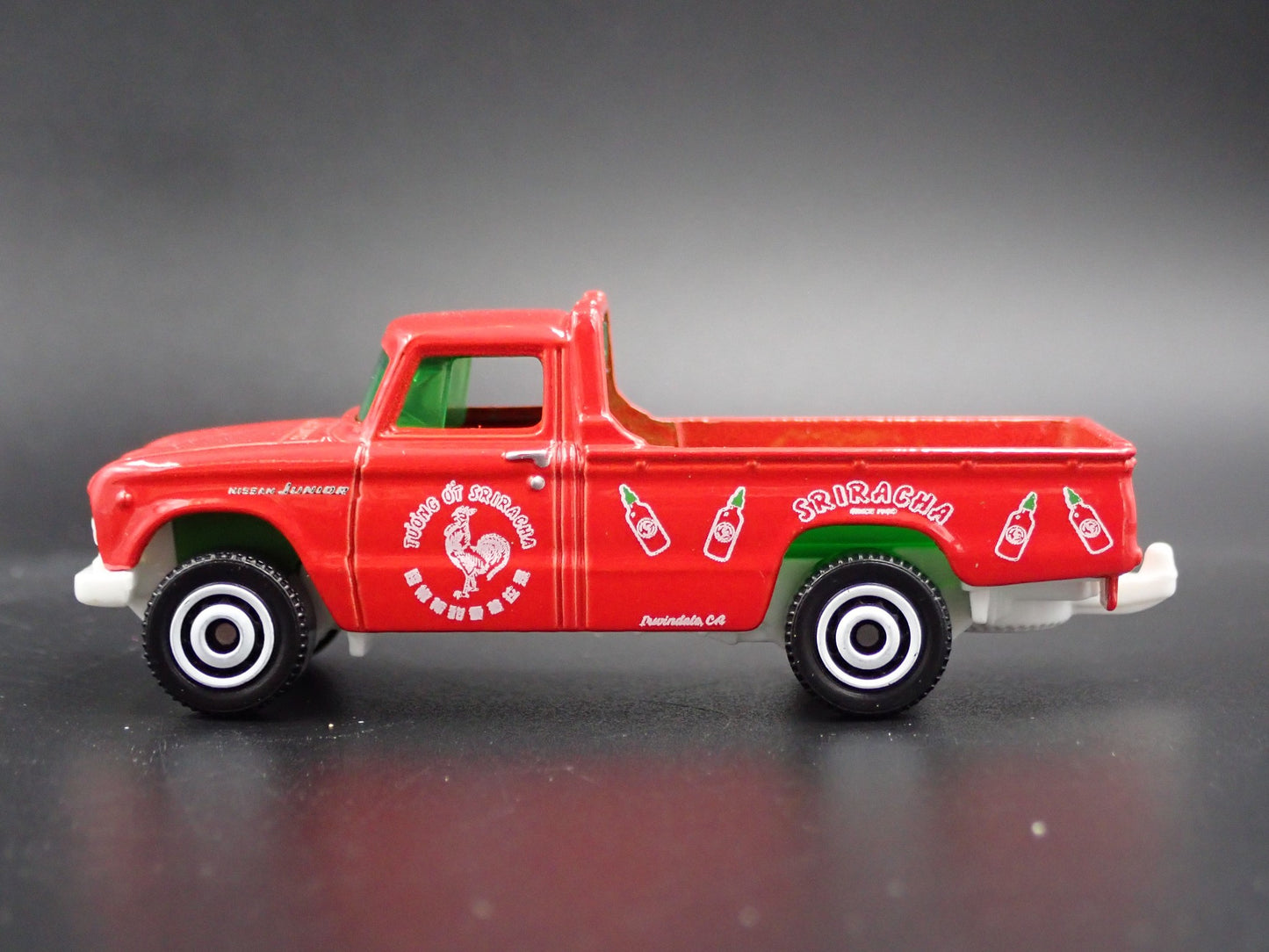 1962-1966 NISSAN JUNIOR PICKUP TRUCK HITCH 1:64 SCALE DIORAMA DIECAST MODEL CAR