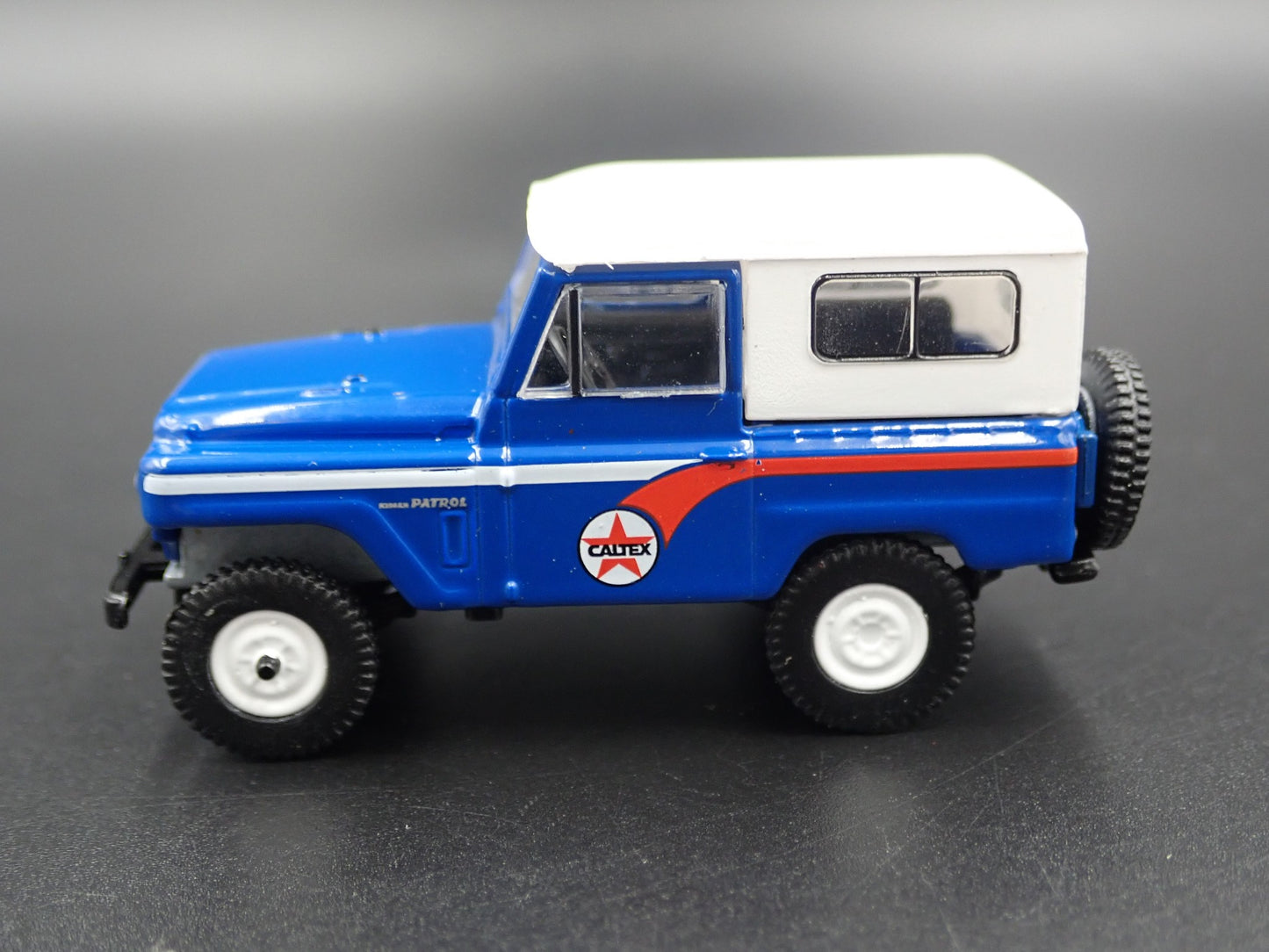 1960-1980 NISSAN PATROL SUV TRUCK CALEX 1:64 SCALE DIORAMA DIECAST MODEL CAR