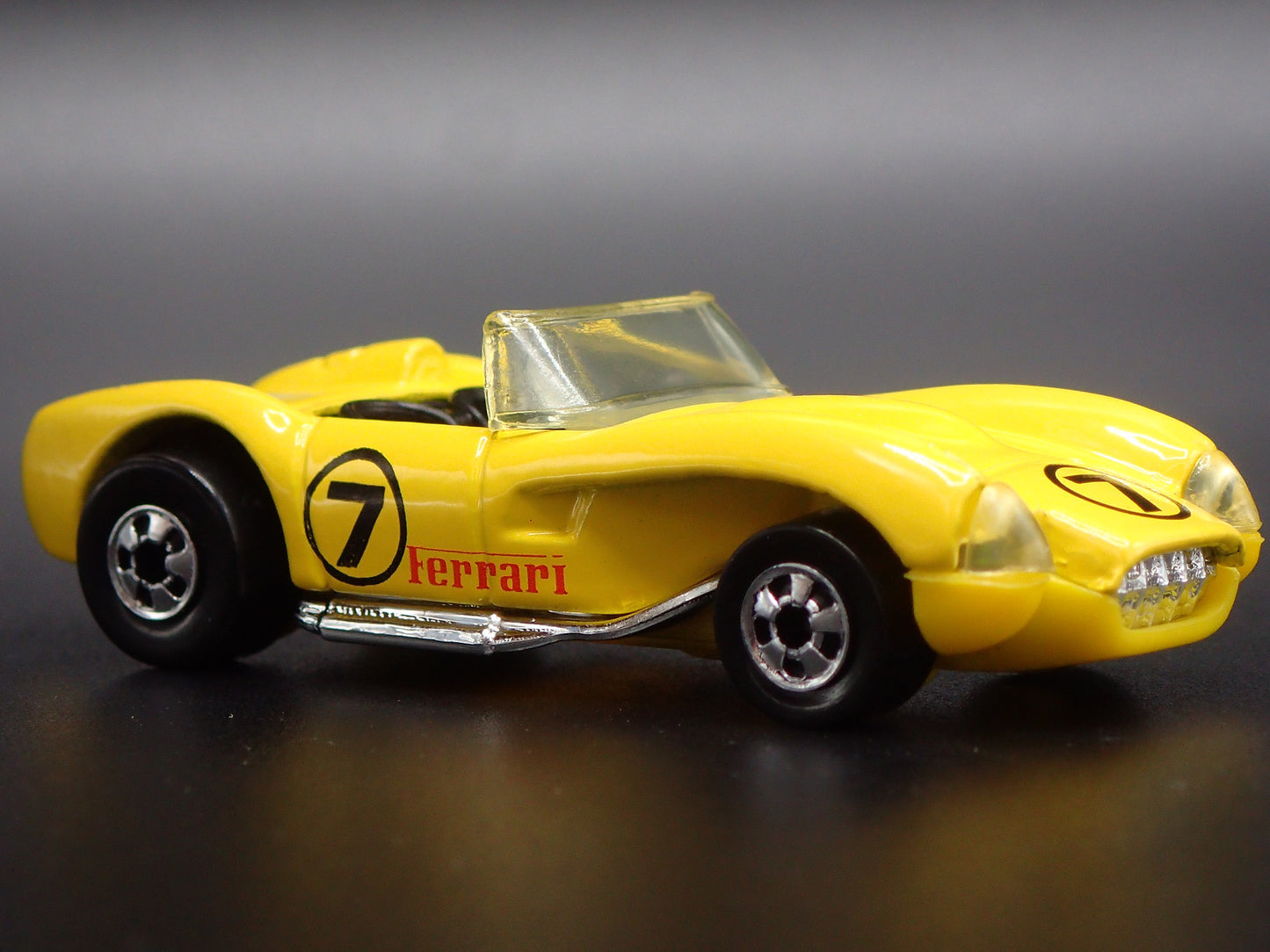 1952-1964 FERRARI 250 CONVERTIBLE YELLOW 1:64 SCALE DIORAMA DIECAST MODEL CAR
