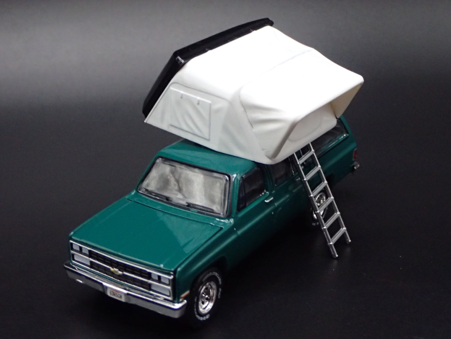 1973-1991 CHEVY CHEVROLET SUBURBAN w TENT GREEN 1:64 SCALE DIECAST MODEL CAR