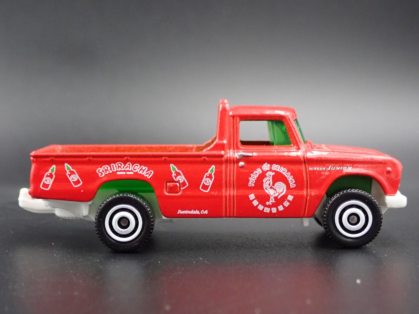 1962-1966 NISSAN JUNIOR PICKUP TRUCK HITCH 1:64 SCALE DIORAMA DIECAST MODEL CAR