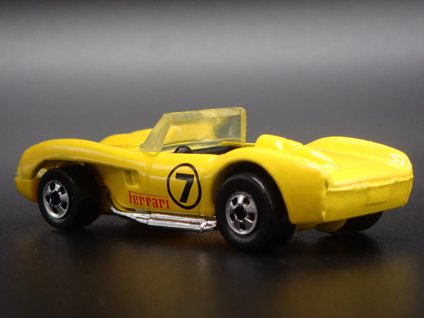 1952-1964 FERRARI 250 CONVERTIBLE YELLOW 1:64 SCALE DIORAMA DIECAST MODEL CAR