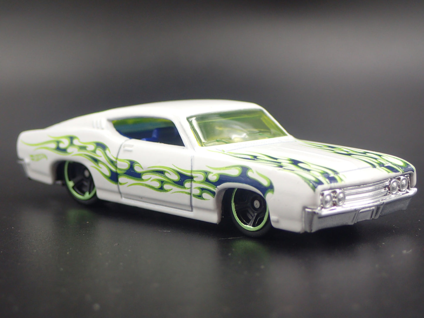 1969 69 FORD TORINO TALLADEGA 1:64 SCALE COLLECTIBLE DIORAMA DIECAST MODEL CAR