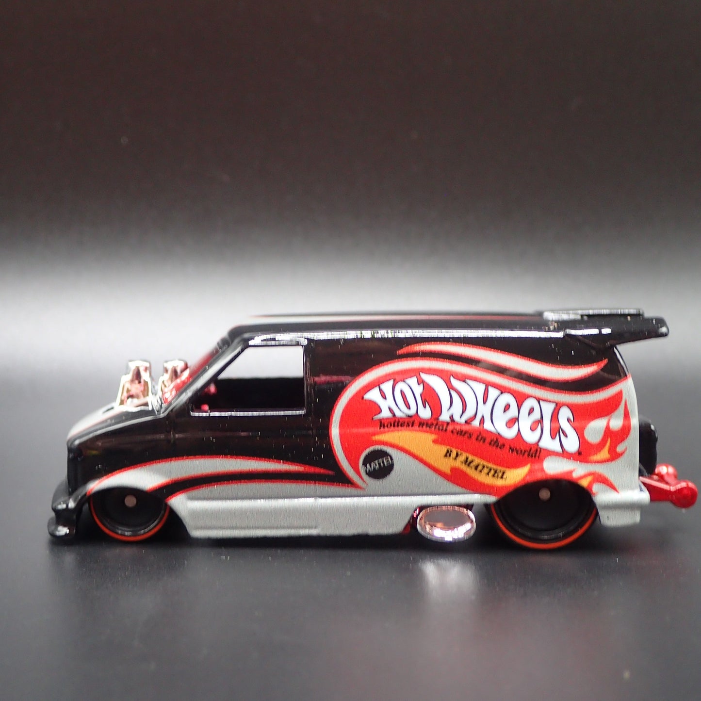 1985 CHEVY CHEVROLET ASTRO VAN HOT WHEELS 1:64 SCALE DIORAMA DIECAST MODEL CAR