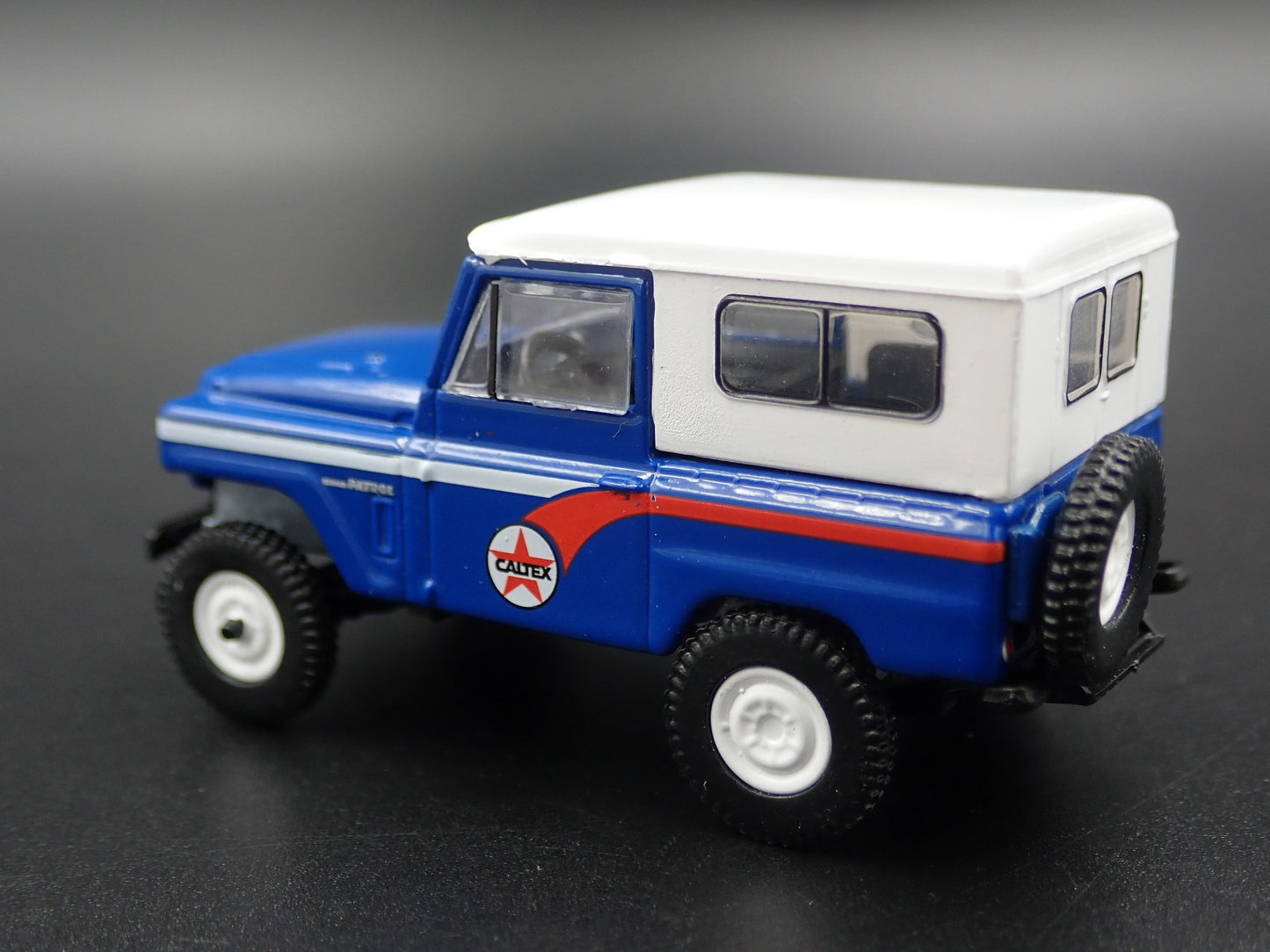 1960-1980 NISSAN PATROL SUV TRUCK CALEX 1:64 SCALE DIORAMA DIECAST MODEL CAR