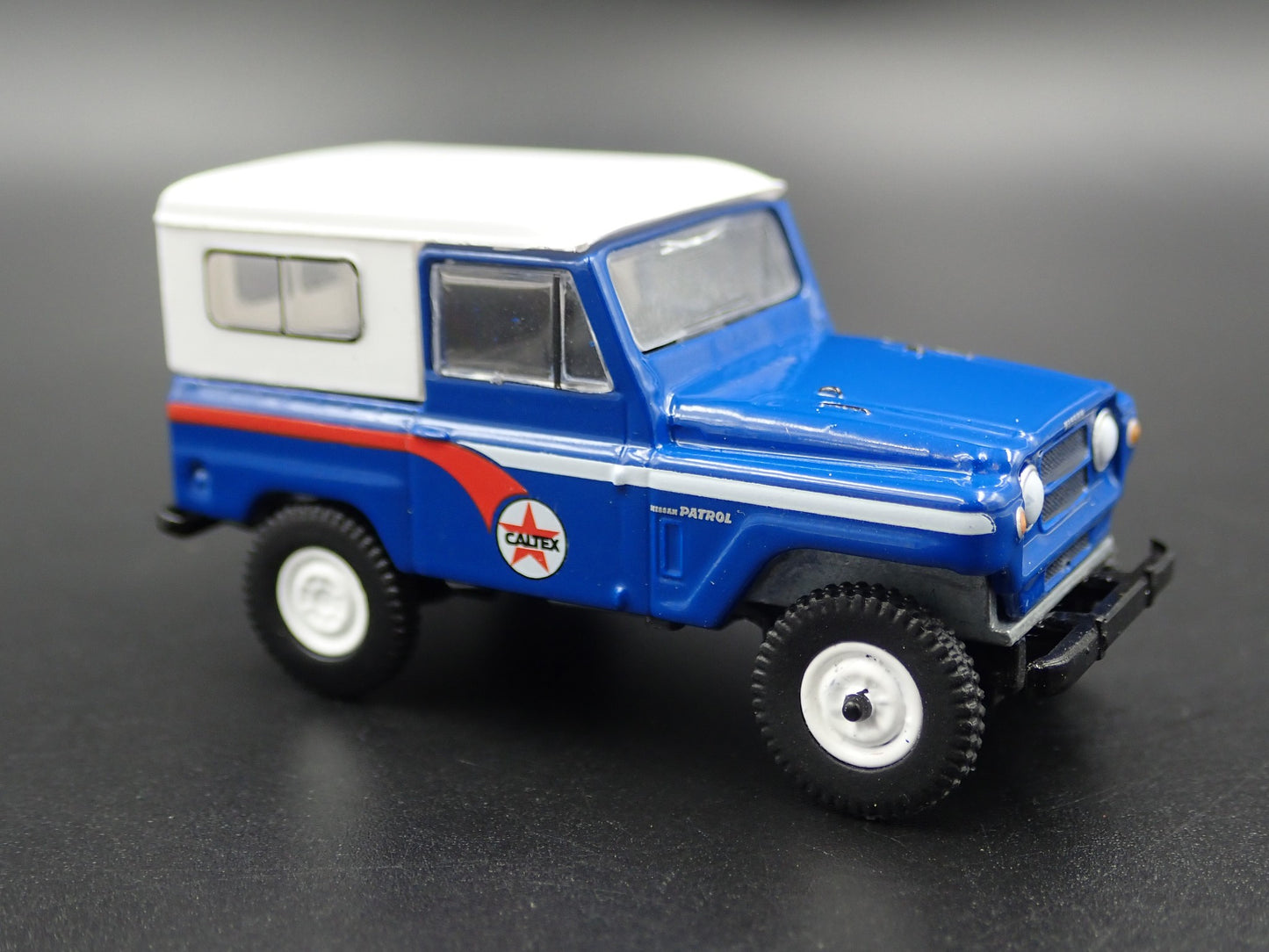 1960-1980 NISSAN PATROL SUV TRUCK CALEX 1:64 SCALE DIORAMA DIECAST MODEL CAR