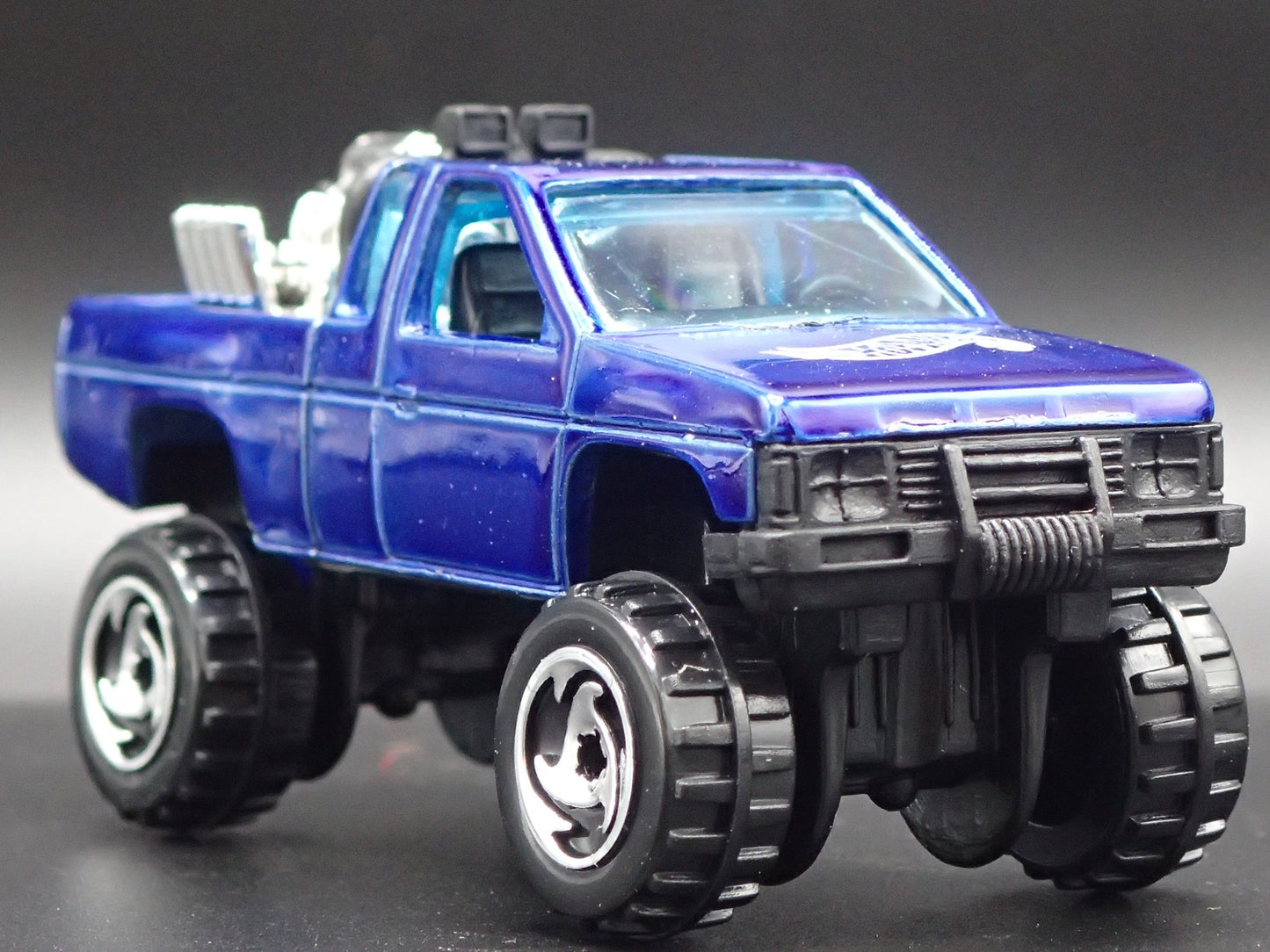 NISSAN HARDBODY 4X4 PICKUP TRUCK BLUE RARE 1:64 SCALE DIORAMA DIECAST MODEL CAR